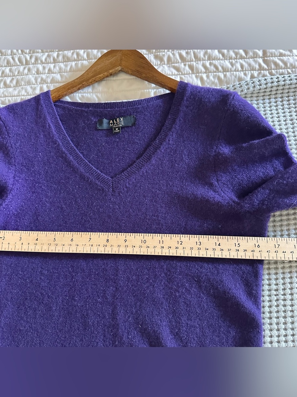 Alex Marie Women's 100% Cashmere V-Neck Sweater in Purple -M - Picture 7 of 8